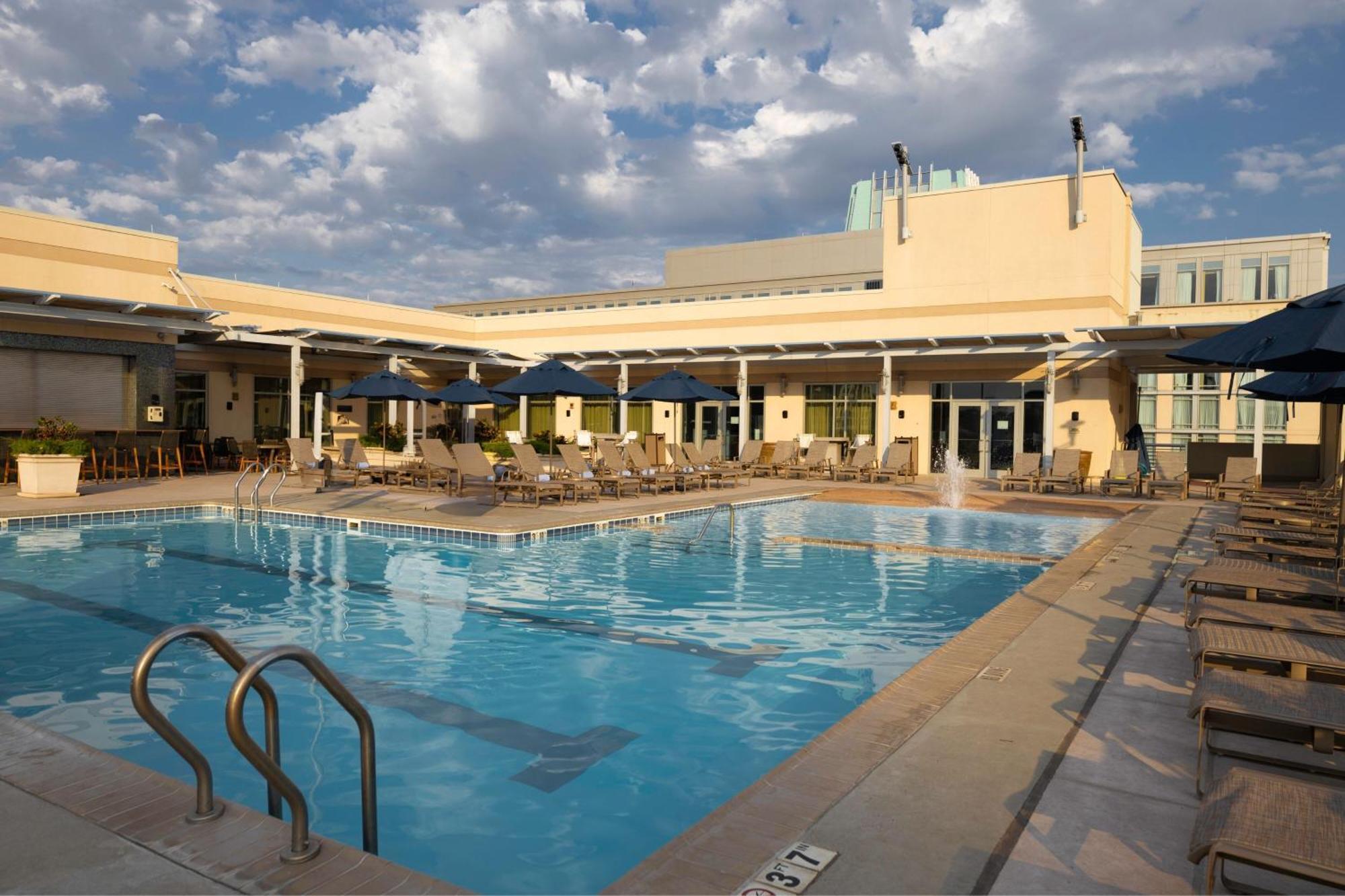 Renaissance Montgomery Hotel & Spa At The Convention Center Bagian luar foto