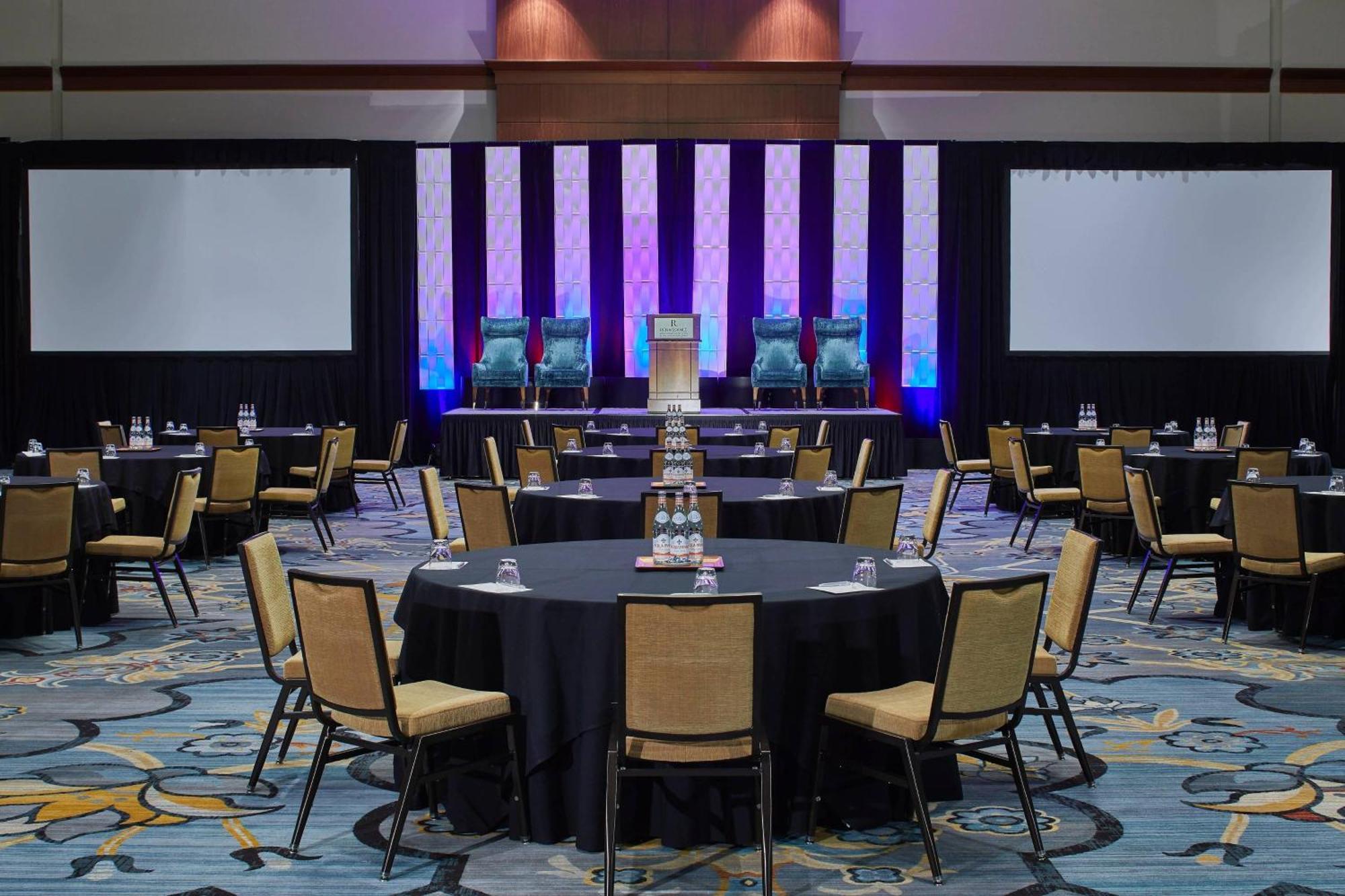 Renaissance Montgomery Hotel & Spa At The Convention Center Bagian luar foto