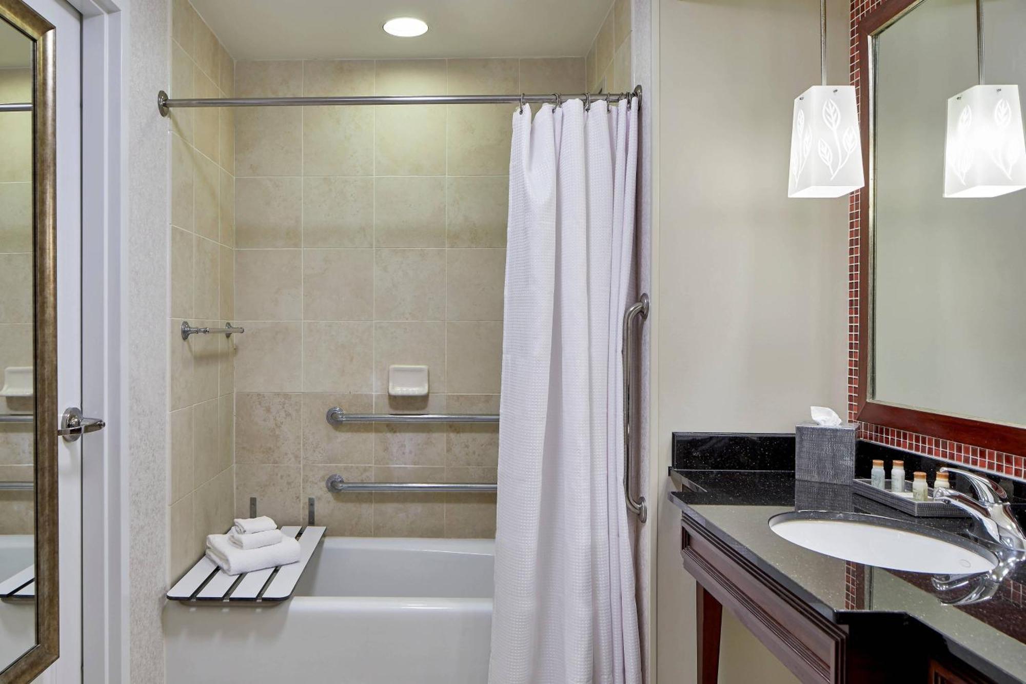 Renaissance Montgomery Hotel & Spa At The Convention Center Bagian luar foto
