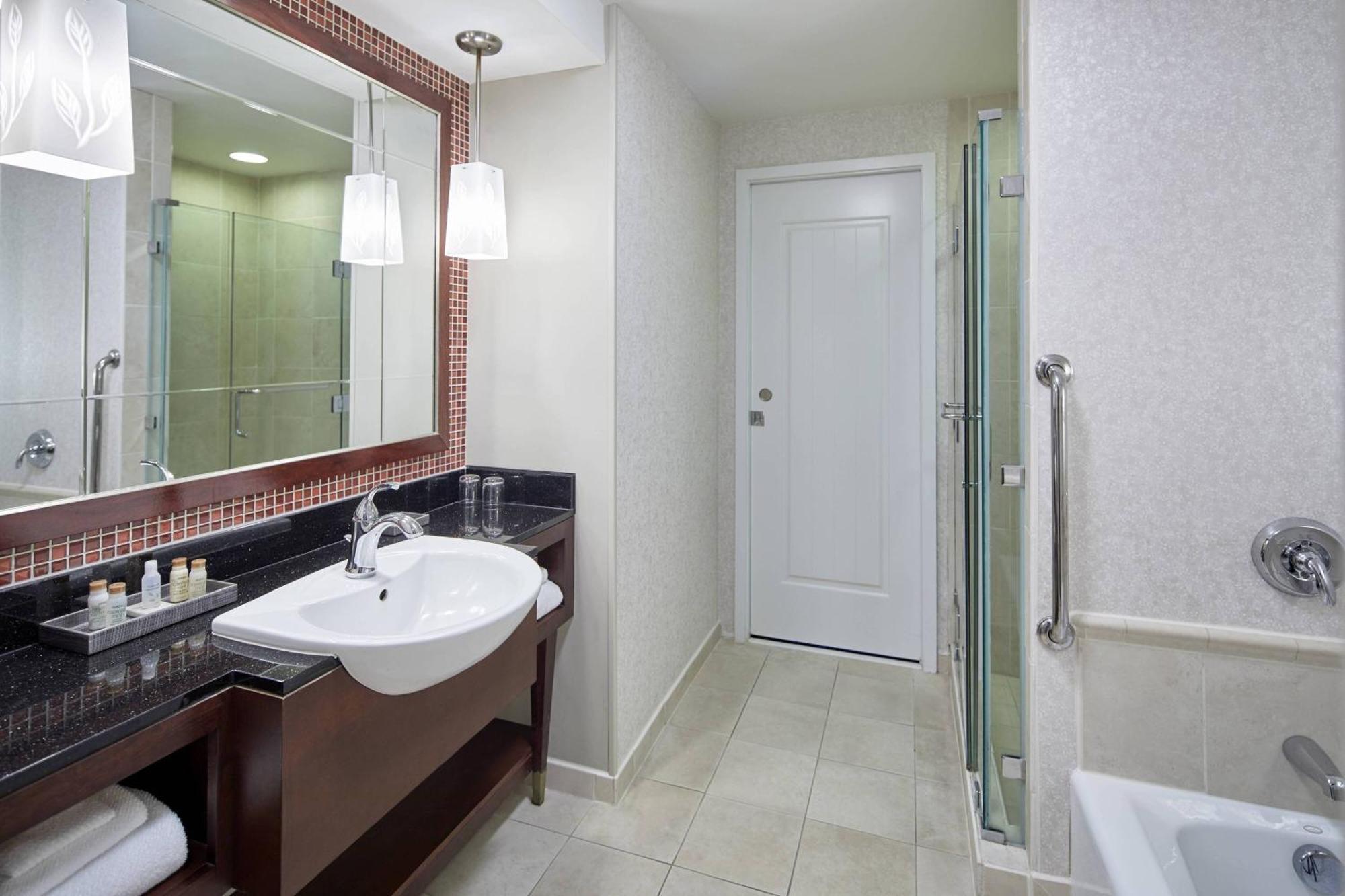 Renaissance Montgomery Hotel & Spa At The Convention Center Bagian luar foto