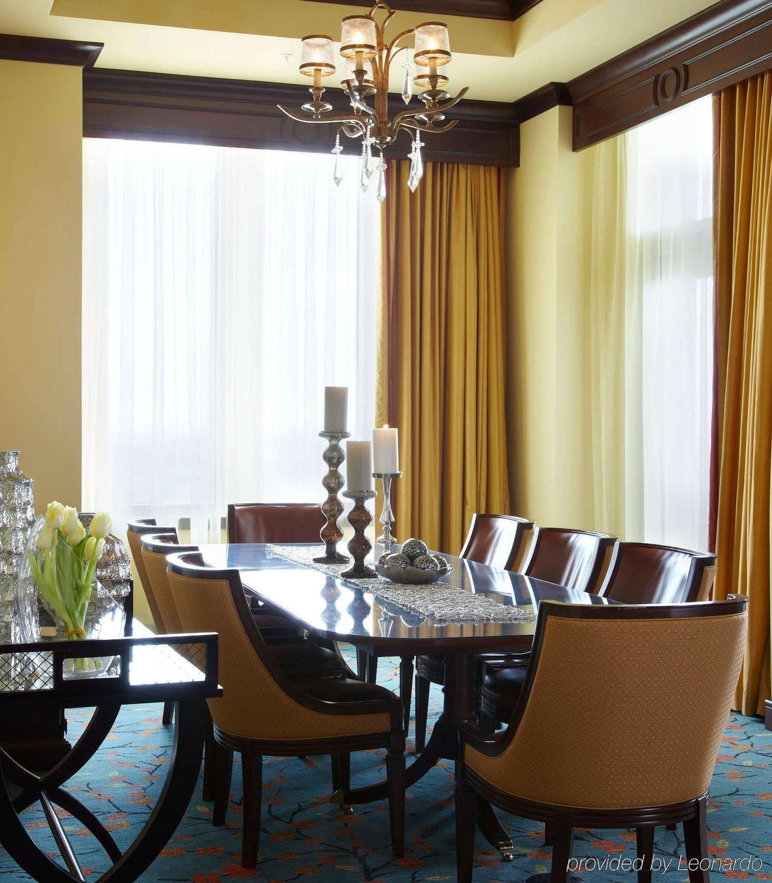 Renaissance Montgomery Hotel & Spa At The Convention Center Bagian luar foto