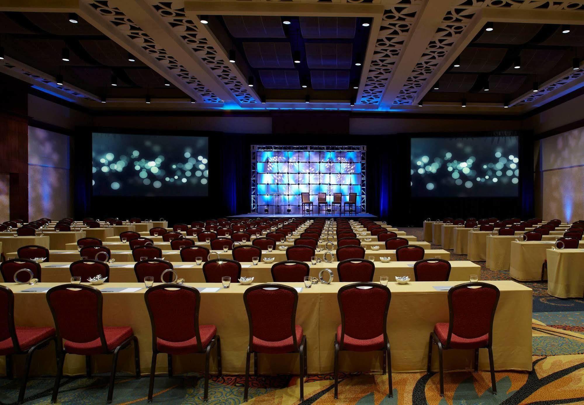 Renaissance Montgomery Hotel & Spa At The Convention Center Bagian luar foto