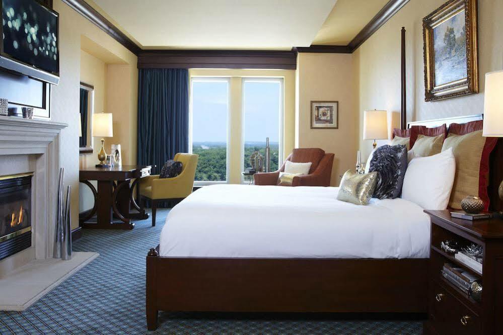 Renaissance Montgomery Hotel & Spa At The Convention Center Bagian luar foto